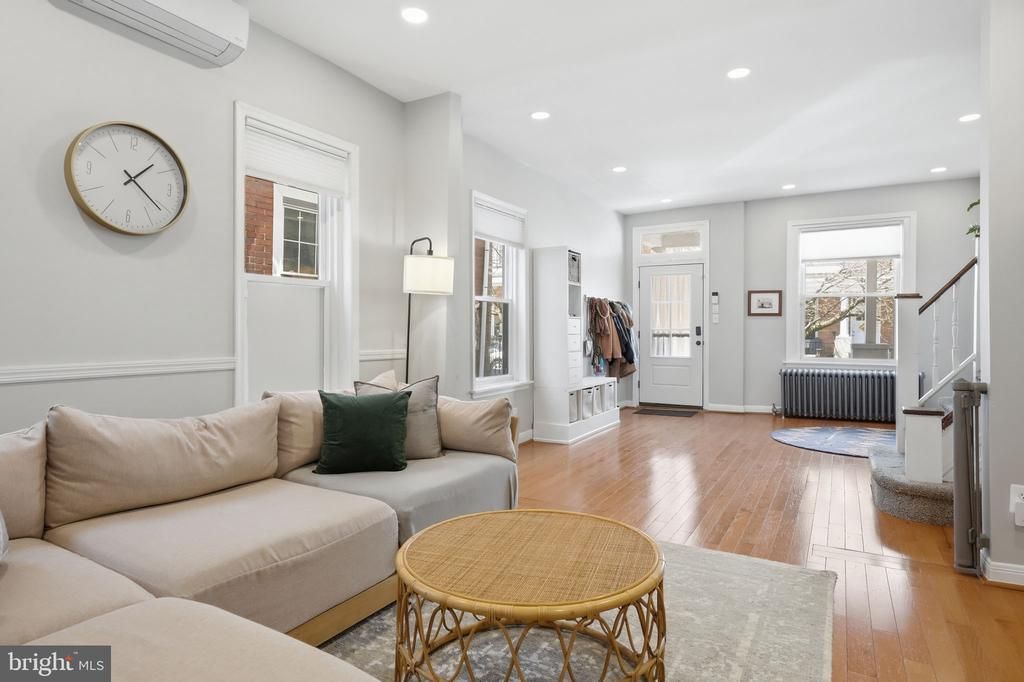 244 E Sydney Street, Philadelphia, PA 19119 Main Photo