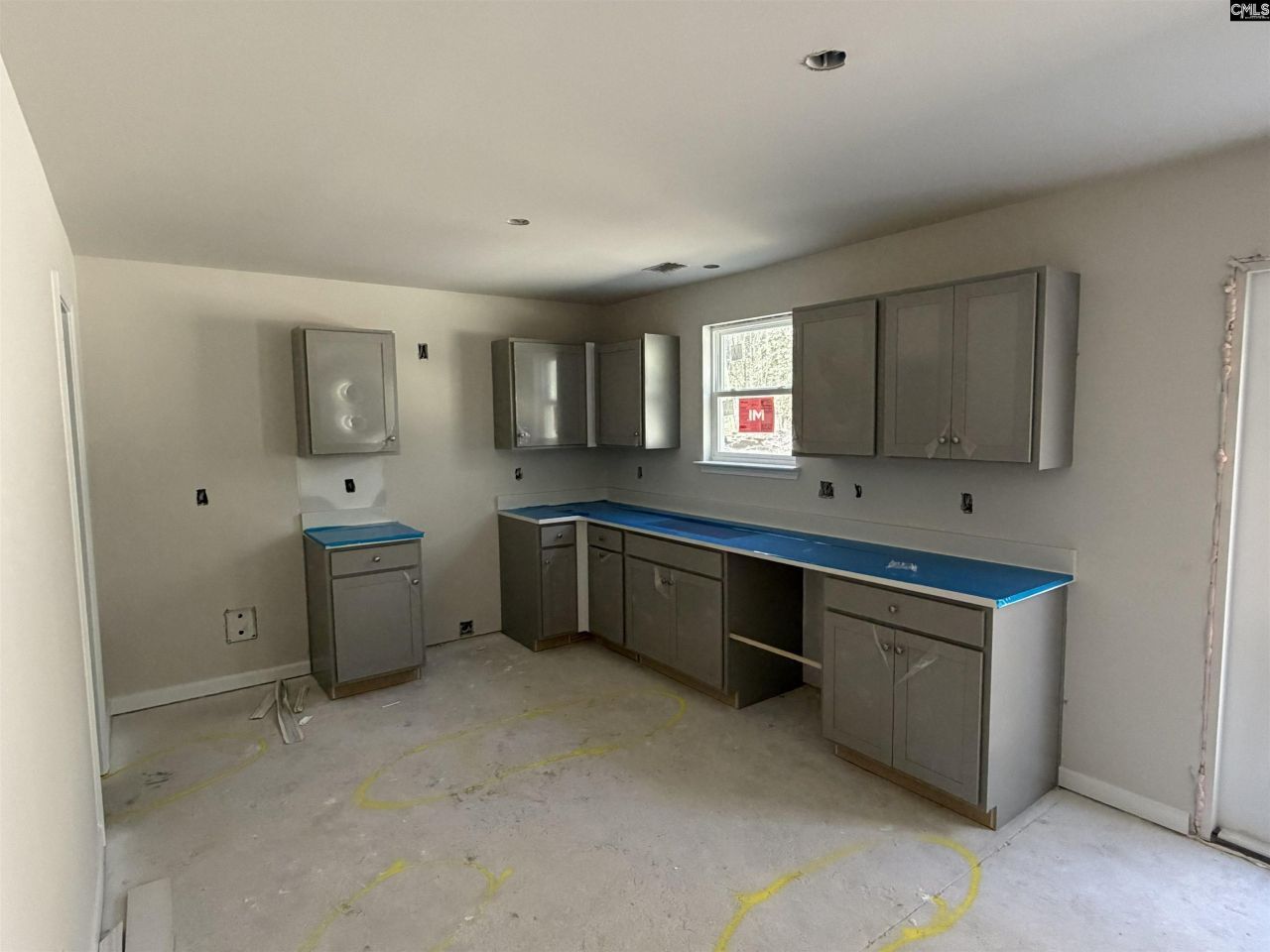 1031 Pineland Drive  Photo 4