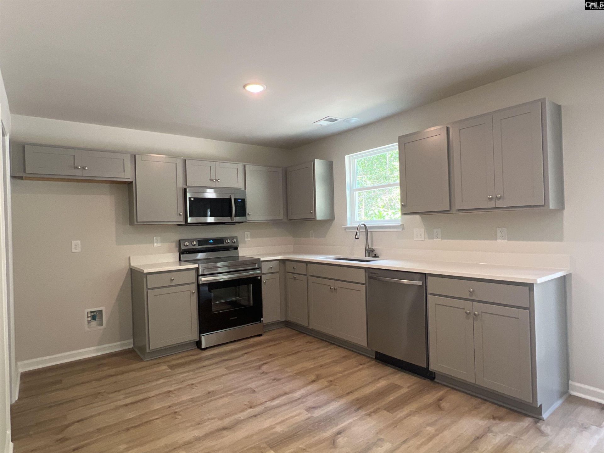 1031 Pineland Drive Photo 4
