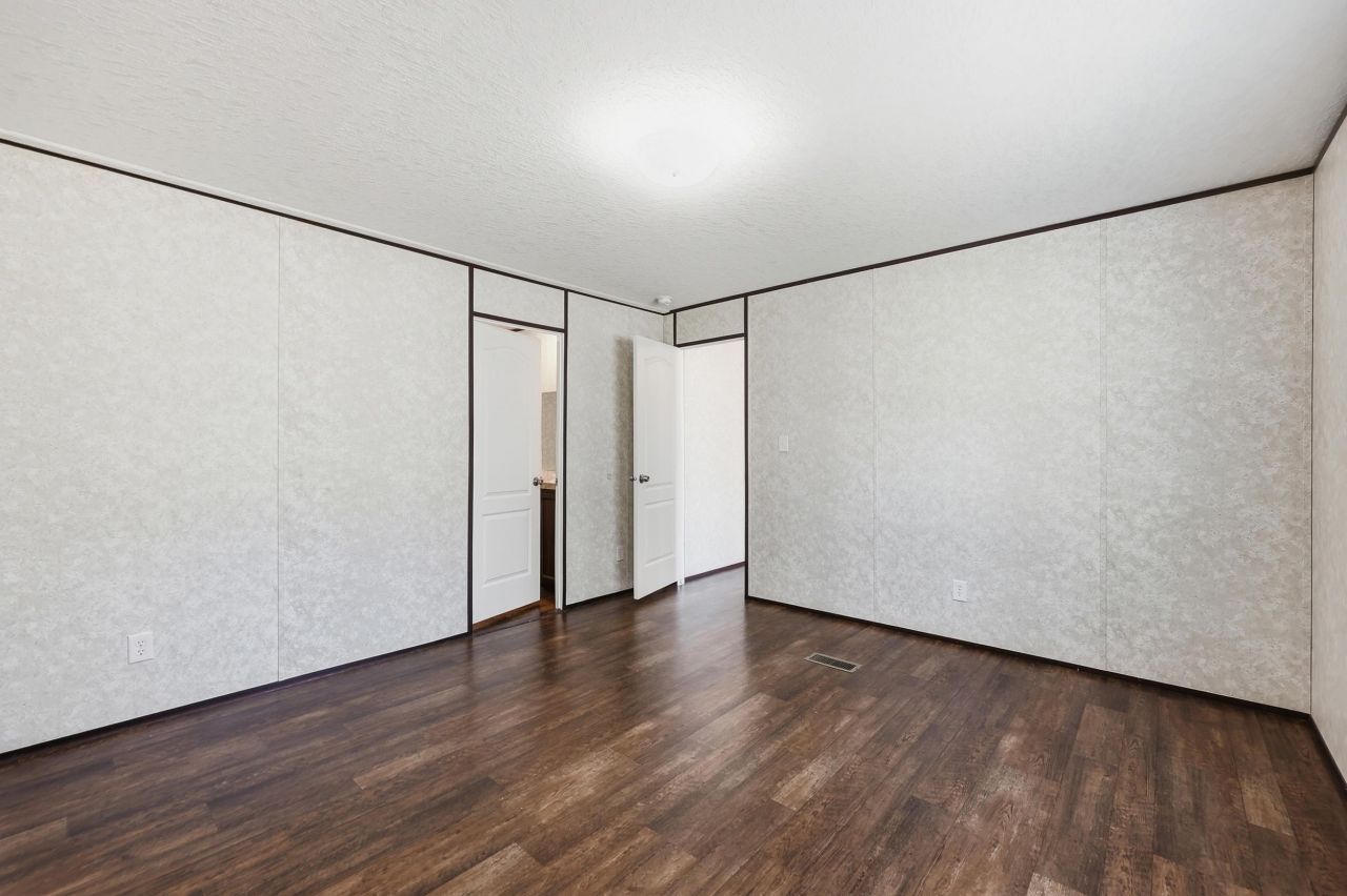 2200 Douston Rd.  Photo 10