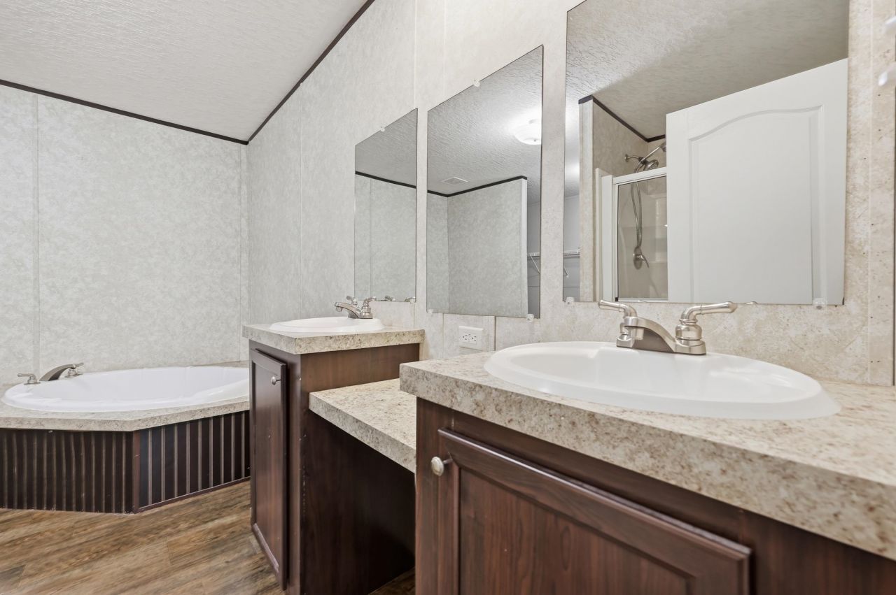 2200 Douston Rd.  Photo 11