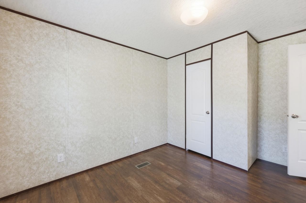 2200 Douston Rd.  Photo 15