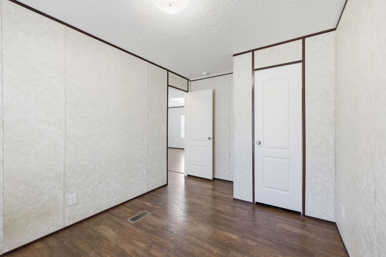 2200 Douston Rd.  Photo 18