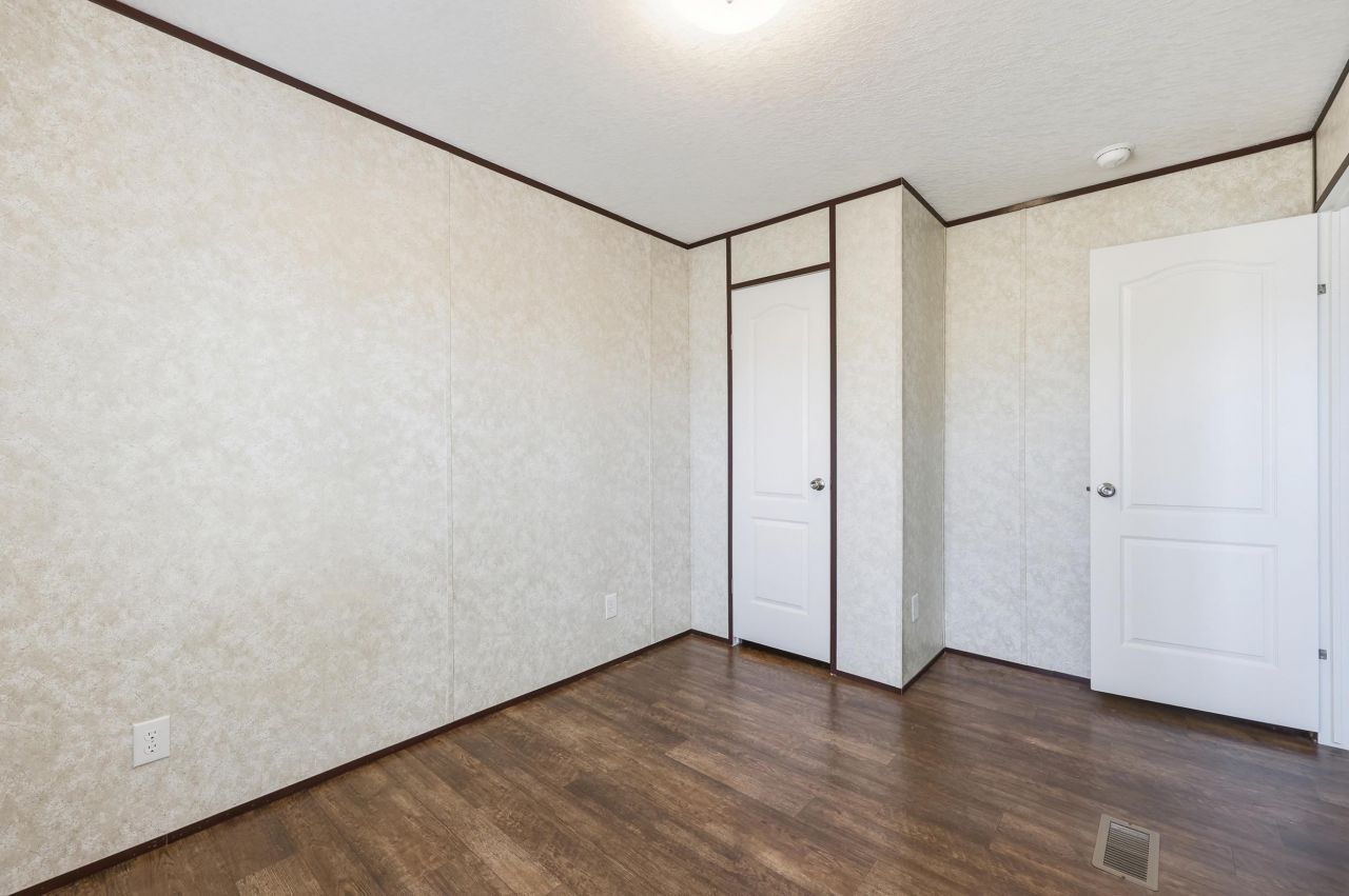 2200 Douston Rd.  Photo 20