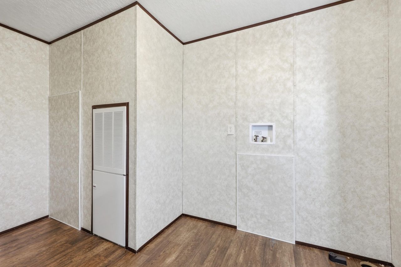 2200 Douston Rd.  Photo 22