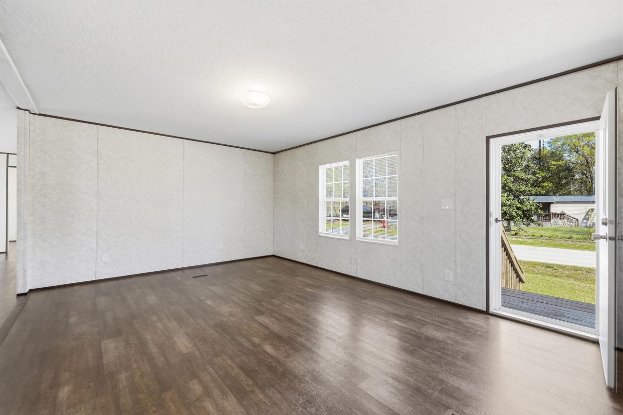 2200 Douston Rd.  Photo 4