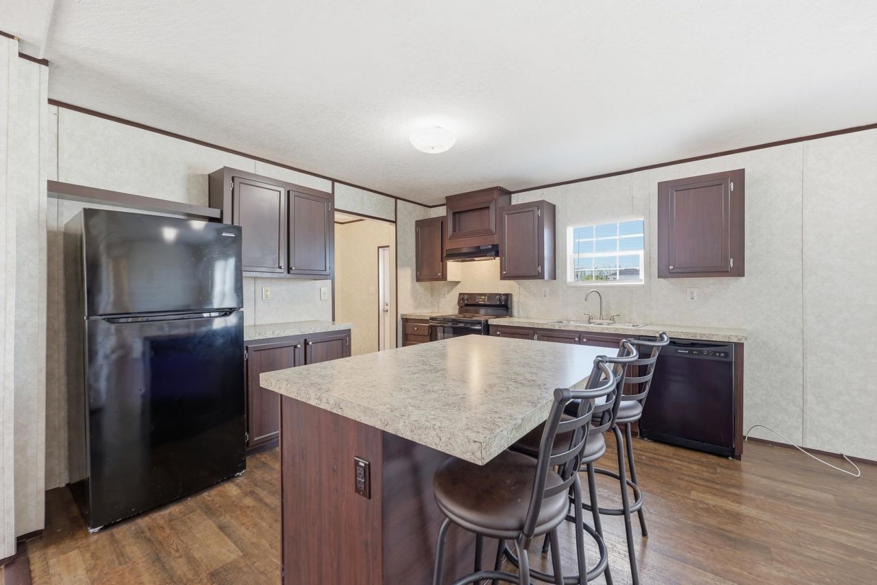 2200 Douston Rd.  Photo 7