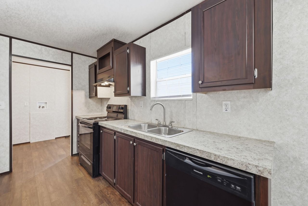 2200 Douston Rd.  Photo 8