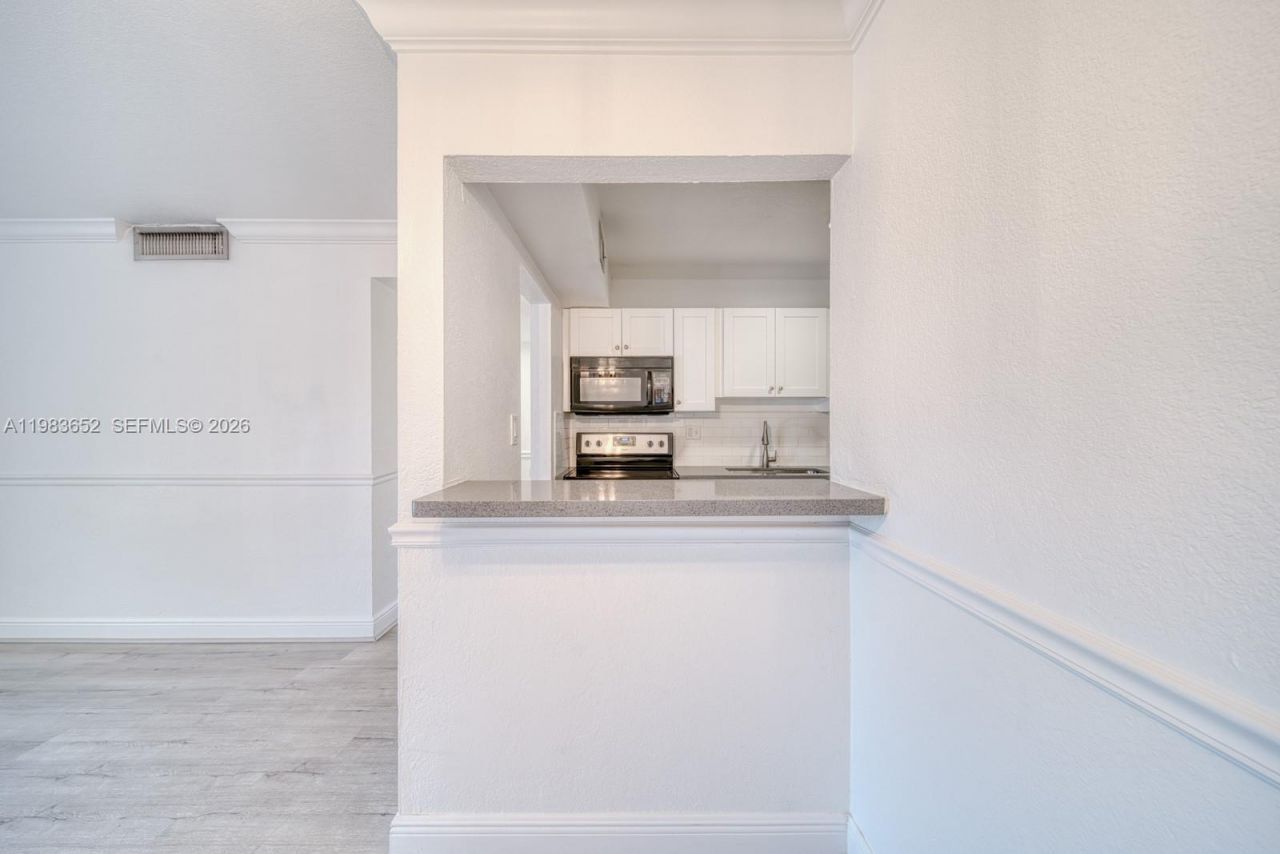 9459 SW 76th St, Unit R5, Miami, FL 33173 Photo