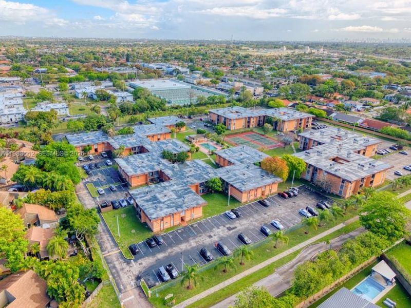 9459 SW 76th St , Unit R5, Miami, FL 33173 Photo