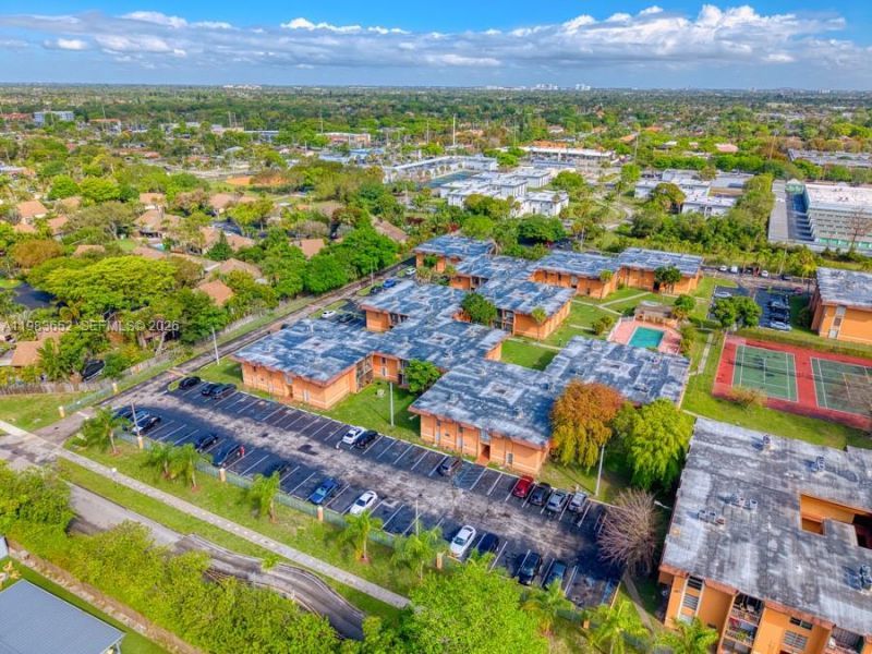 9459 SW 76th St , Unit R5, Miami, FL 33173 Photo