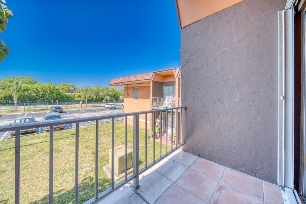 9459 SW 76th St, Unit R5, Miami, FL 33173 Photo