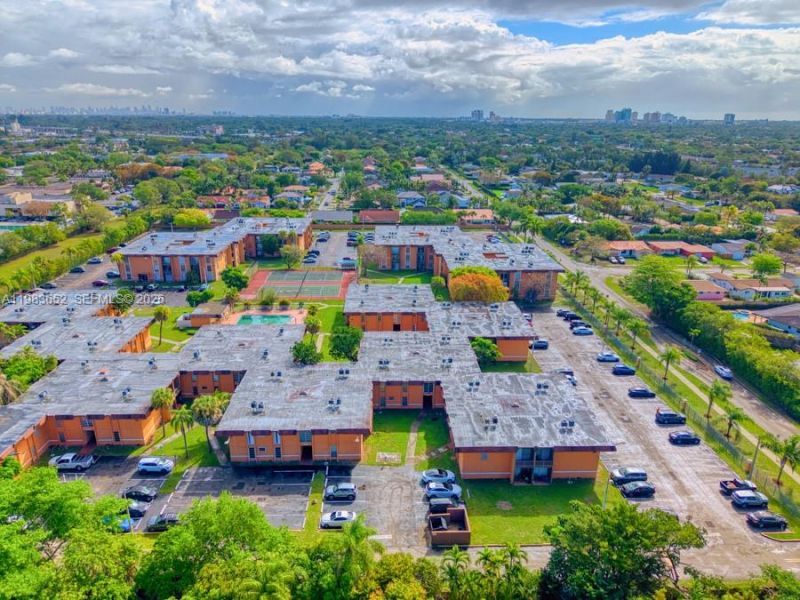9459 SW 76th St , Unit R5, Miami, FL 33173 Photo