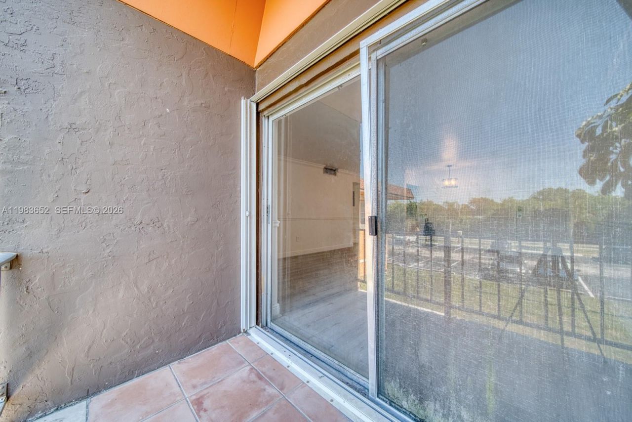 9459 SW 76th St, Unit R5, Miami, FL 33173 Photo