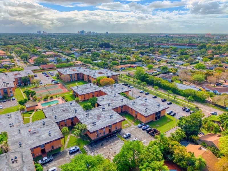 9459 SW 76th St , Unit R5, Miami, FL 33173 Photo
