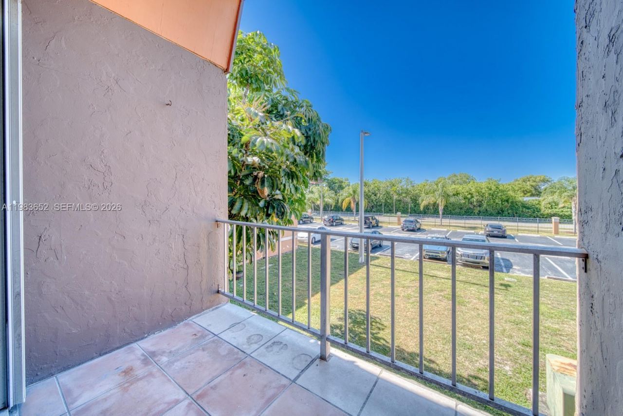 9459 SW 76th St, Unit R5, Miami, FL 33173 Photo