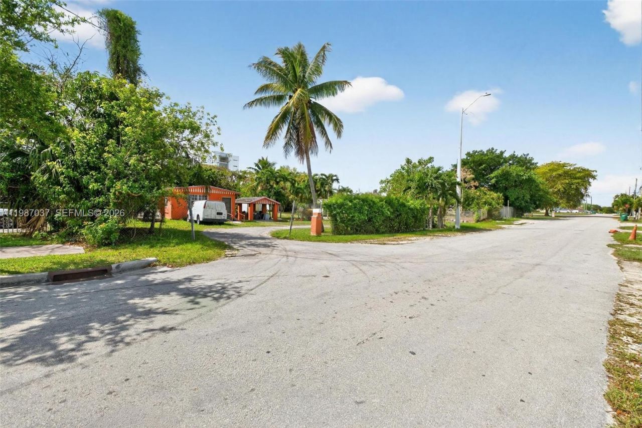 11870 SW 214th St , Miami, FL 33177 Photo