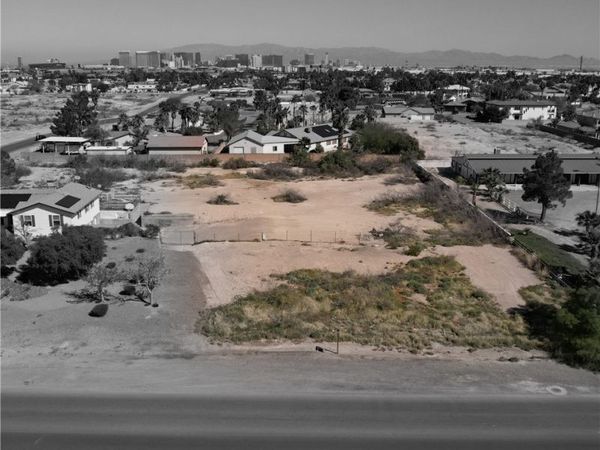 220 E Robindale Road , Las Vegas, NV 89123