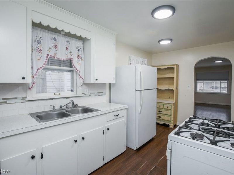 1014 Roslyn Avenue SW, Canton, OH 44710 Photo 3