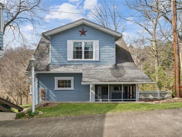 122 Saint Peter Way, Jeannette, PA 15644