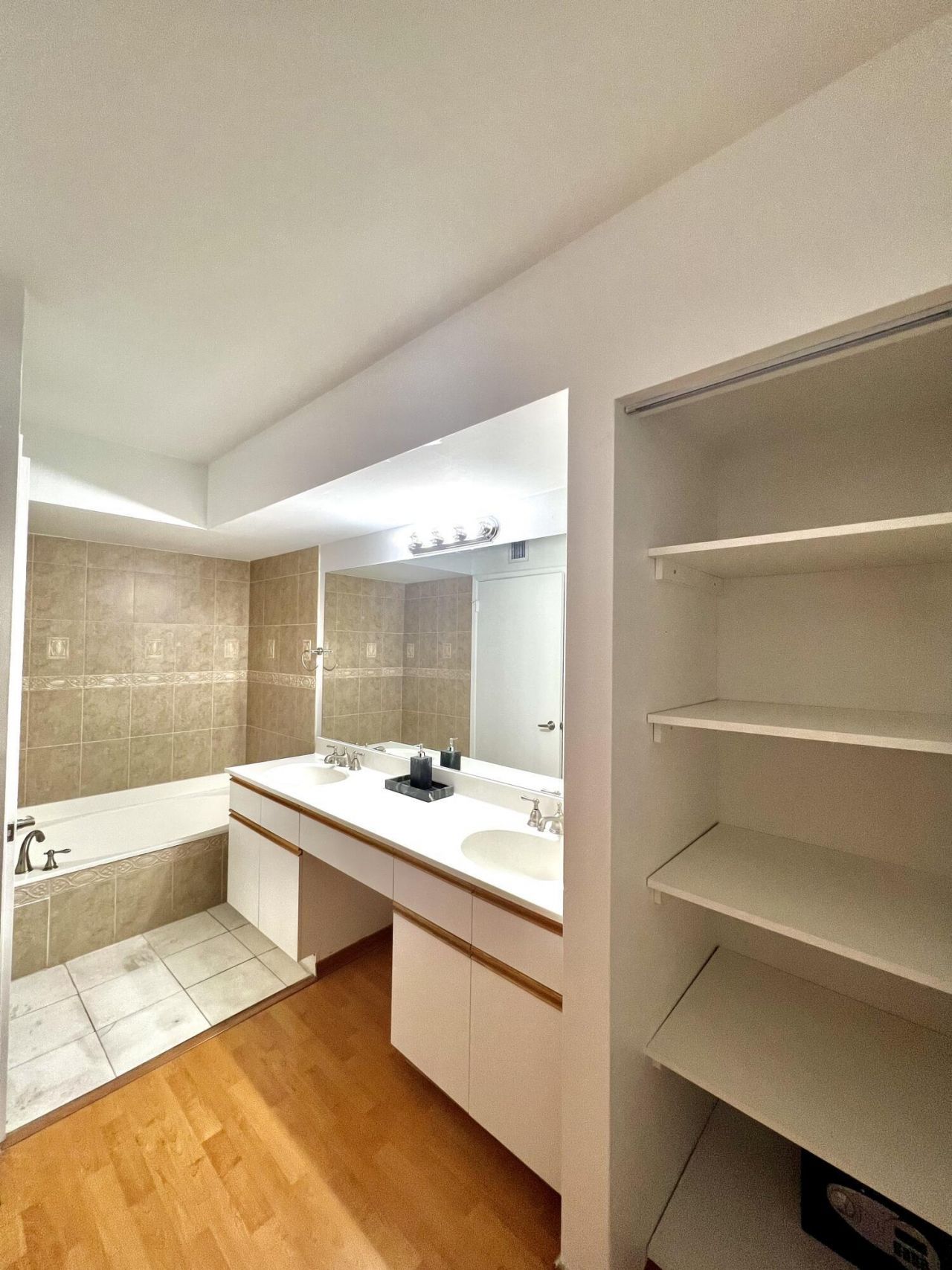 3400 NE 192nd Street, Unit 1102, Aventura, FL 33180 Photo