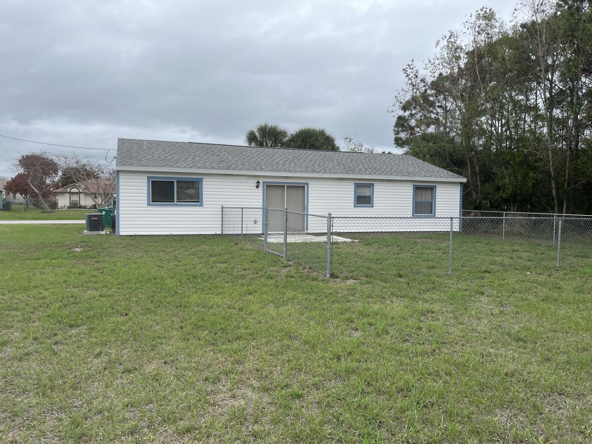 2122 SE Heathwood Circle, Port Saint Lucie, FL 34952 Photo