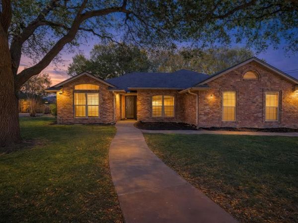 120 Briar Ridge Drive, Hewitt, TX 76643