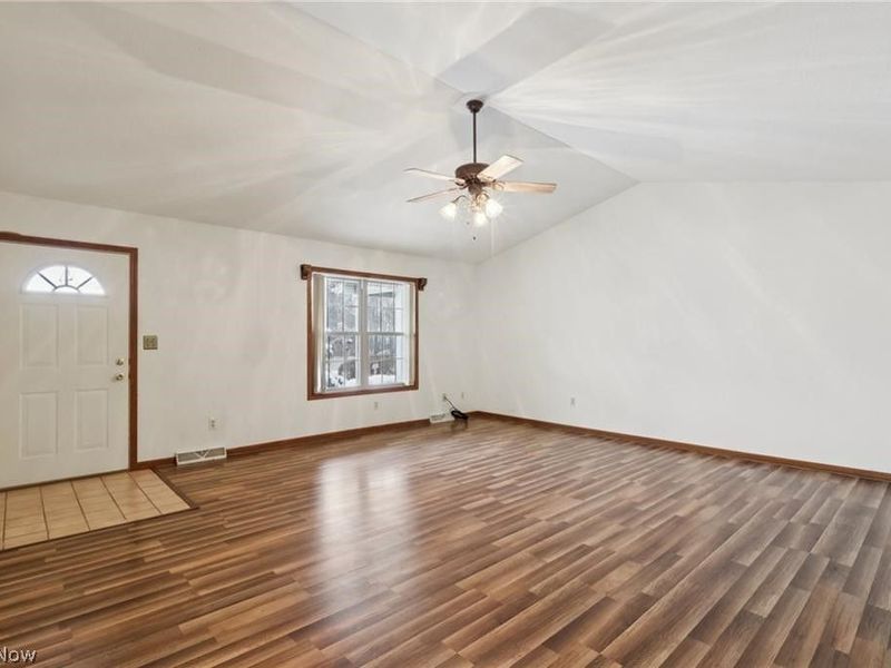 6695 Clingan Road, Unit 32, Poland, OH 44514 Photo 2