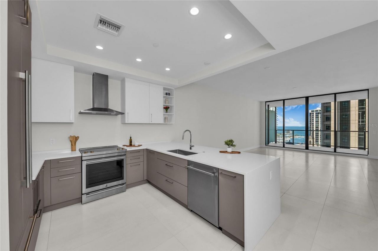 275 1st Avenue S, Unit 1904, Saint Petersburg, FL 33701 Photo