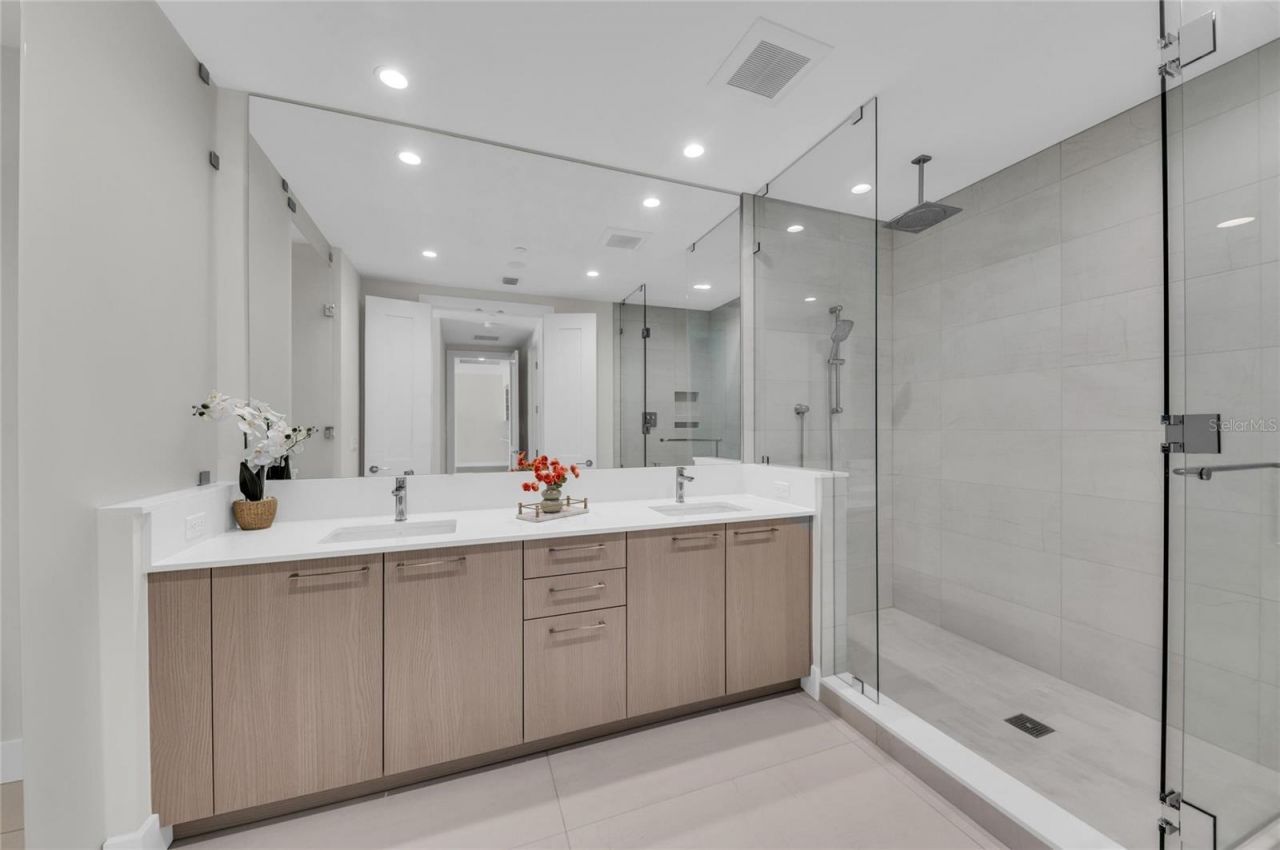 275 1st Avenue S, Unit 1904, Saint Petersburg, FL 33701 Photo