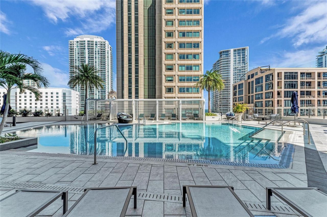 275 1st Avenue S, Unit 1904, Saint Petersburg, FL 33701 Photo
