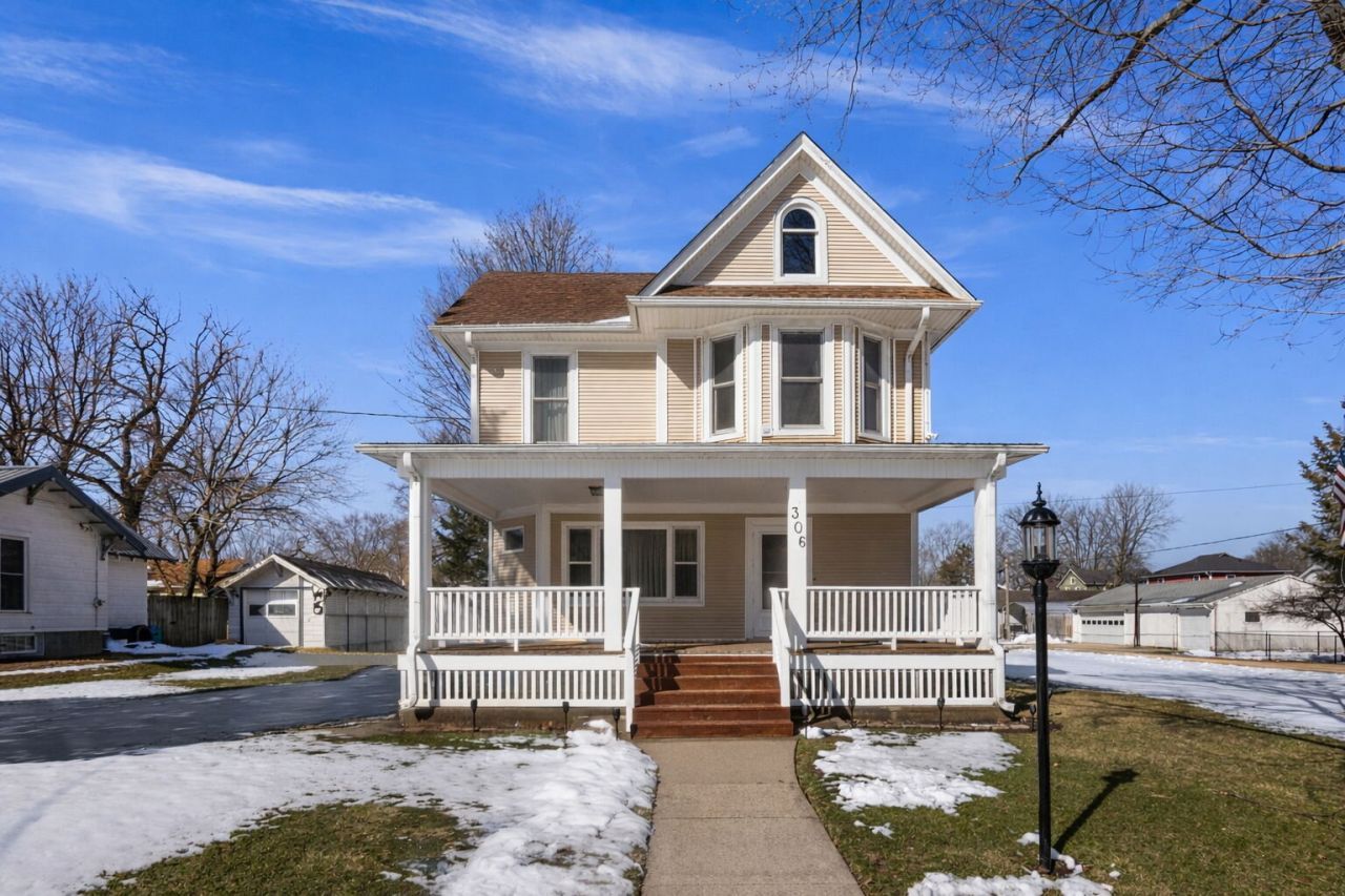 306 S 5th Street, Kirkland, IL 60146 Main Photo