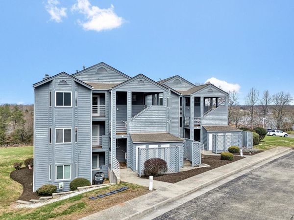 71 Waterside CIR, Unit 8-D, Moneta, VA 24121