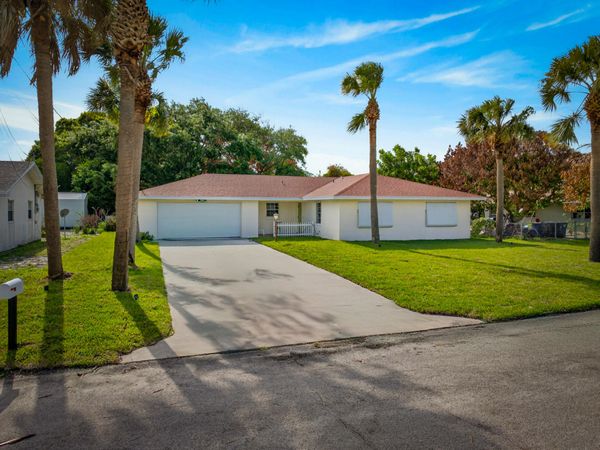 1905 Colonial Road, Fort Pierce, FL 34950