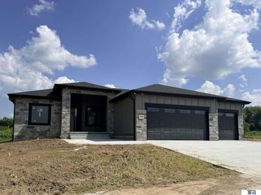 12511 S 87 Avenue, Papillion, NE 68046