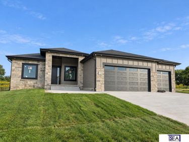 12511 S 87 Avenue, Papillion, NE 68046