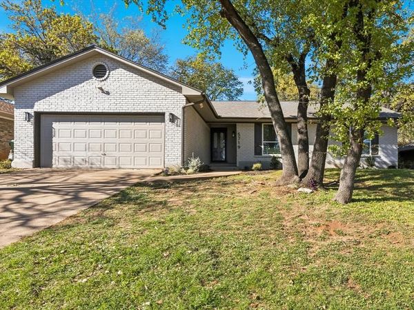5719 Valley Ridge Court, Arlington, TX 76017
