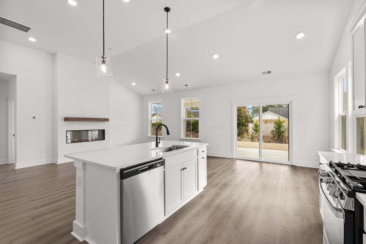 752 Sun Colony Blvd. Photo 12