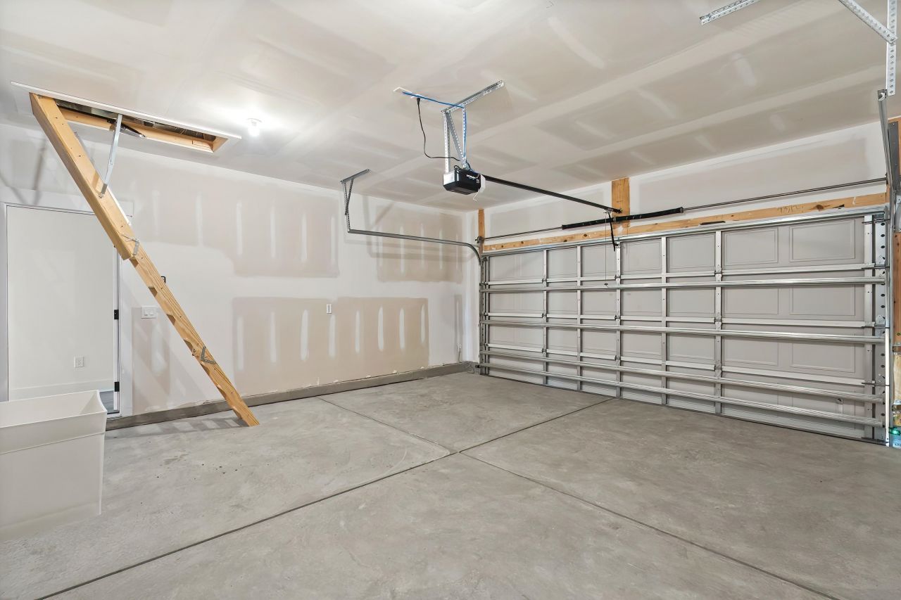 752 Sun Colony Blvd. Photo 28