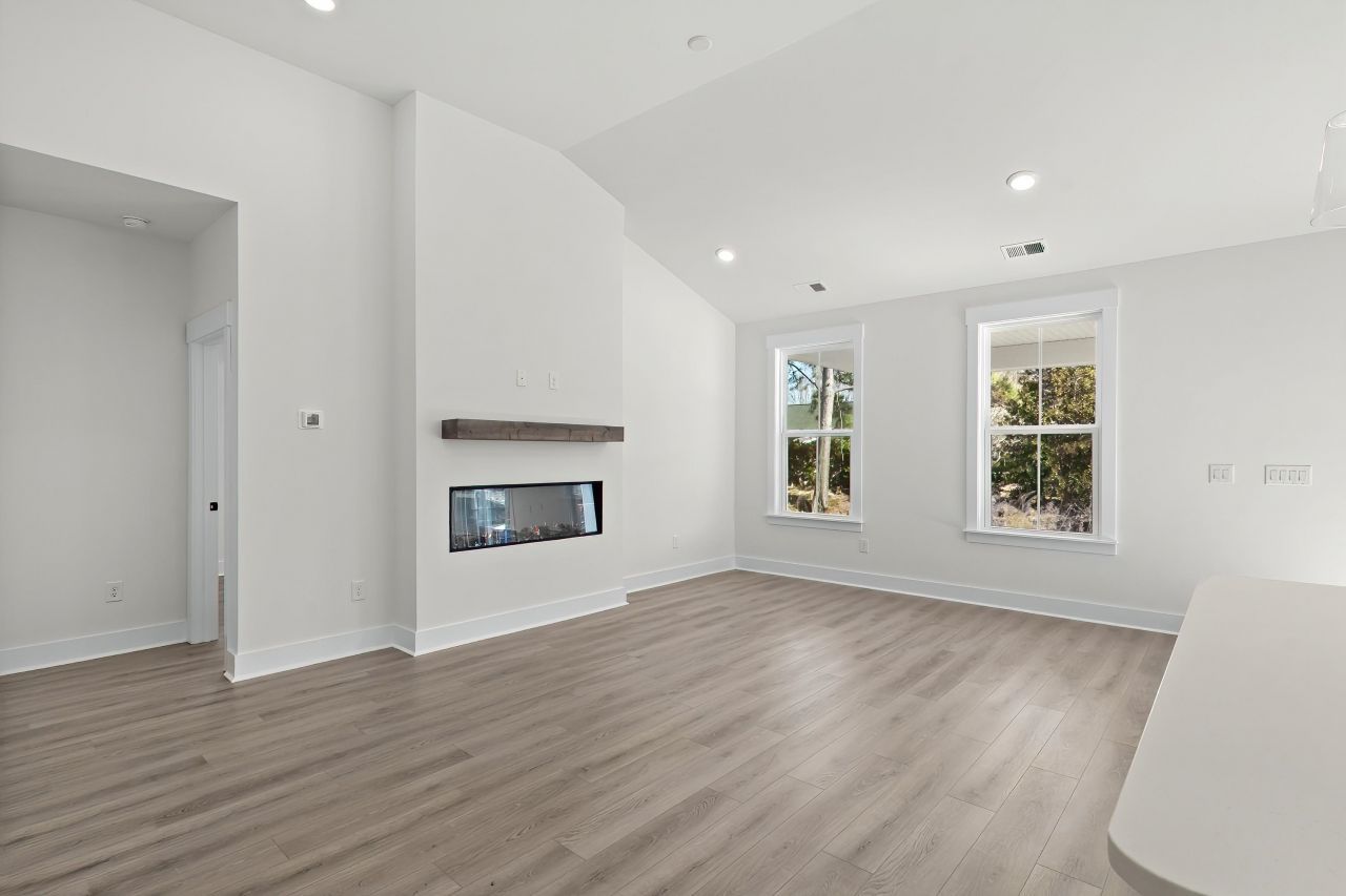 752 Sun Colony Blvd. Photo 4