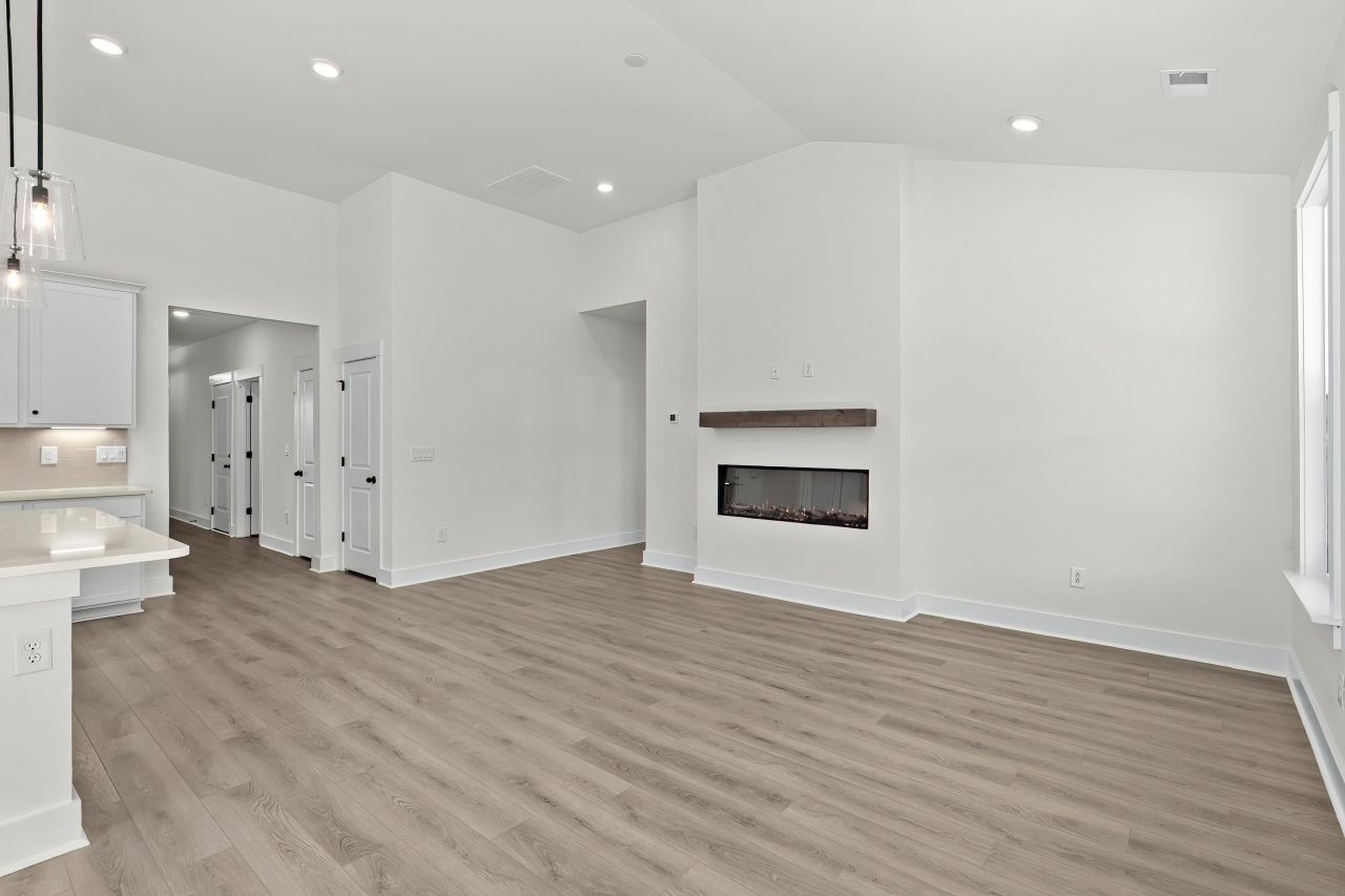 752 Sun Colony Blvd. Photo 6