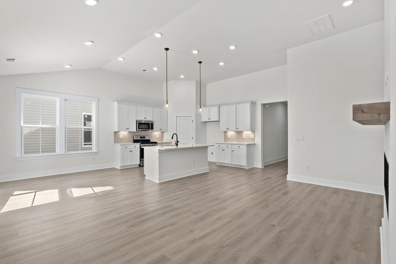 752 Sun Colony Blvd. Photo 7