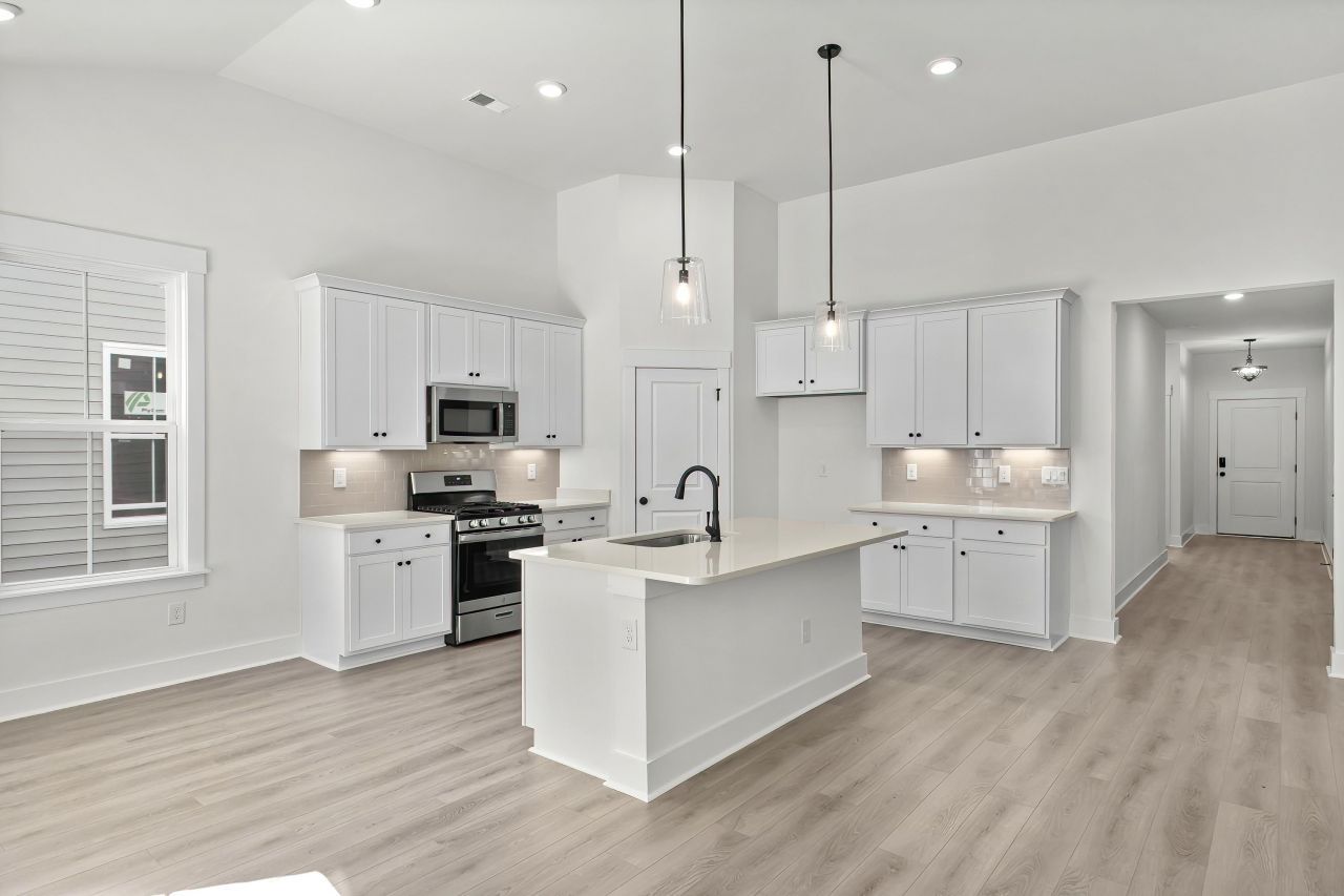 752 Sun Colony Blvd. Photo 8