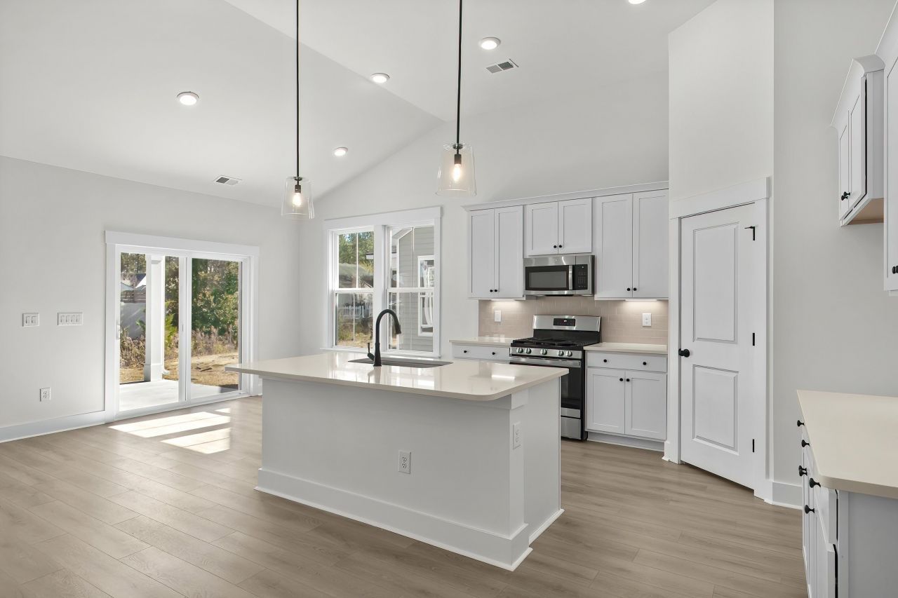 752 Sun Colony Blvd. Photo 9