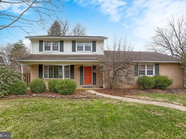 904 THORNWOOD LANE , CARLISLE, PA 17013