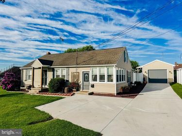 206 N PETERS STREET, NEW OXFORD, PA 17350