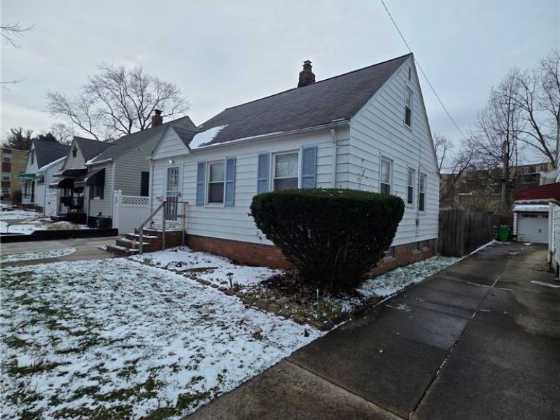 1566 E 195th Street, Euclid, OH 44117 Photo 2