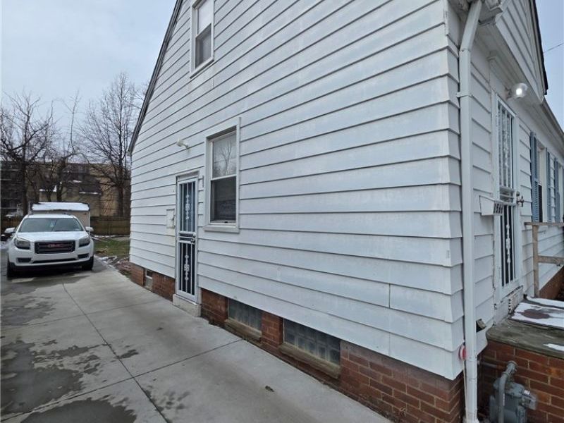 1566 E 195th Street, Euclid, OH 44117 Photo 3