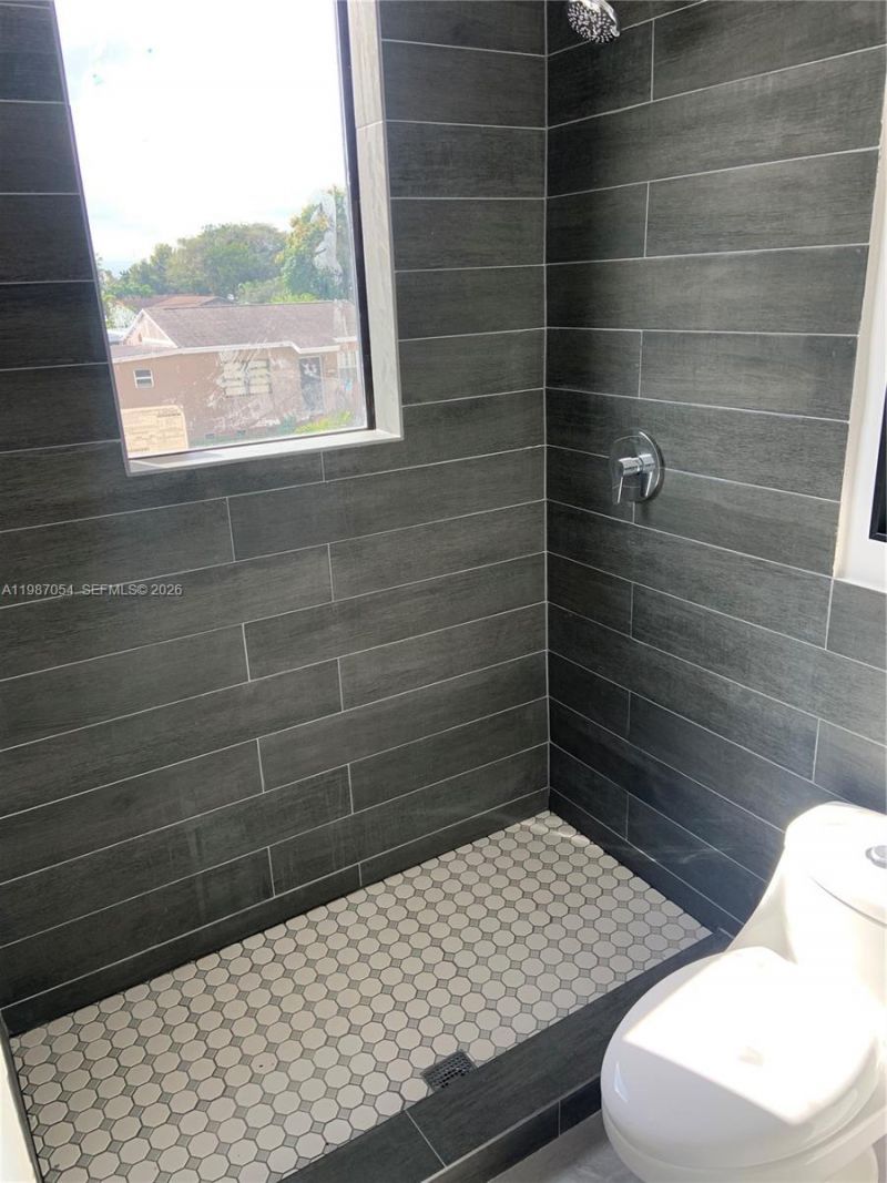 853 E 24th St, Unit 304, Hialeah, FL 33013 Photo