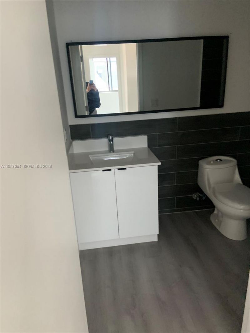 853 E 24th St, Unit 304, Hialeah, FL 33013 Photo